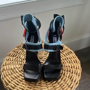 Steve Madden Black and Blue Heels with Modern Design
